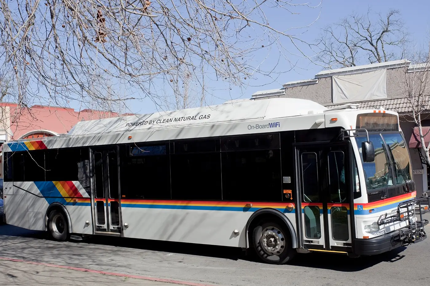 City transit bus powered by compressed natural gas (CNG), representing Steelhead’s reliable and efficient CNG cylinder solutions for municipal, school, and commercial fleet applications.